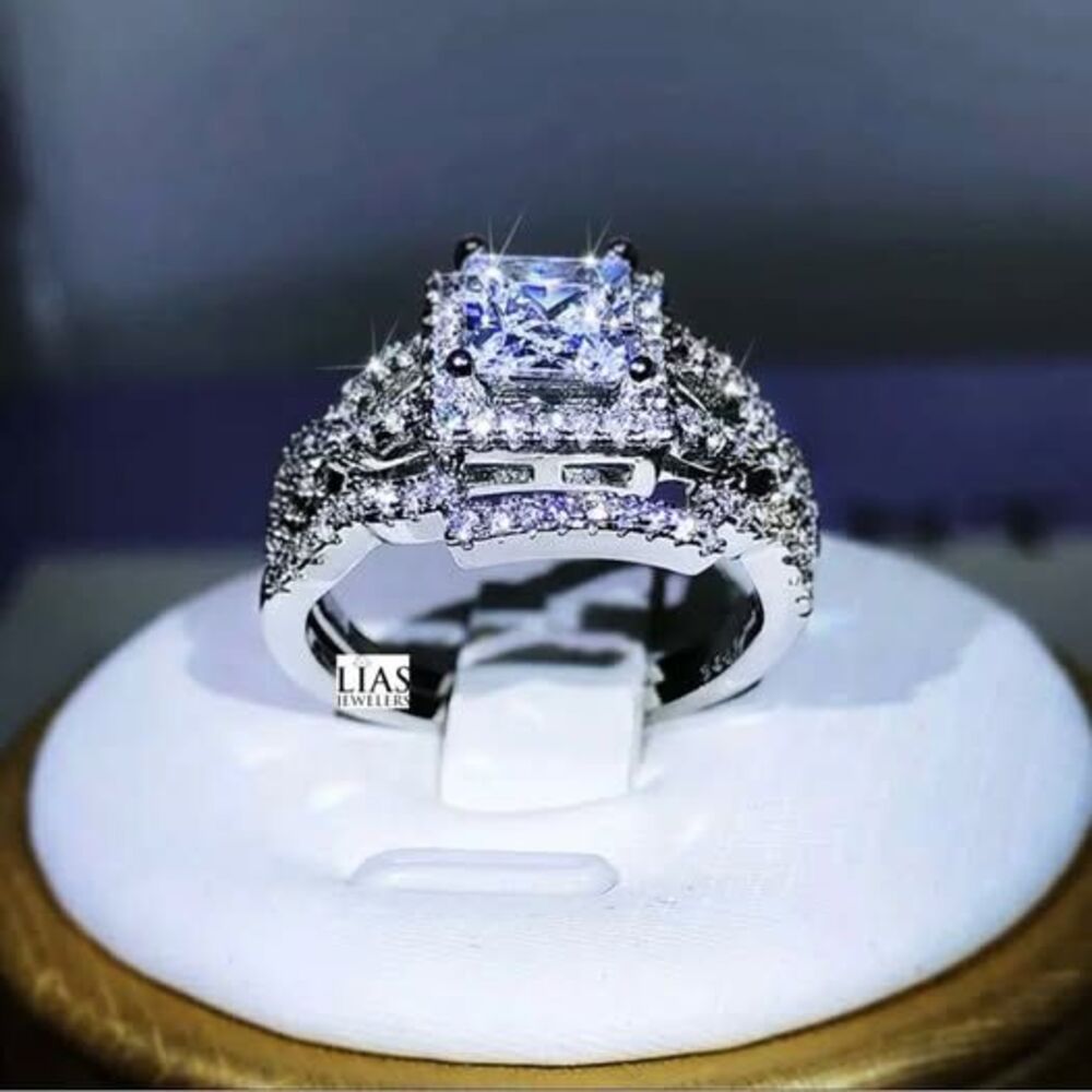 Brand New 18k White Gold Wedding Ring Set